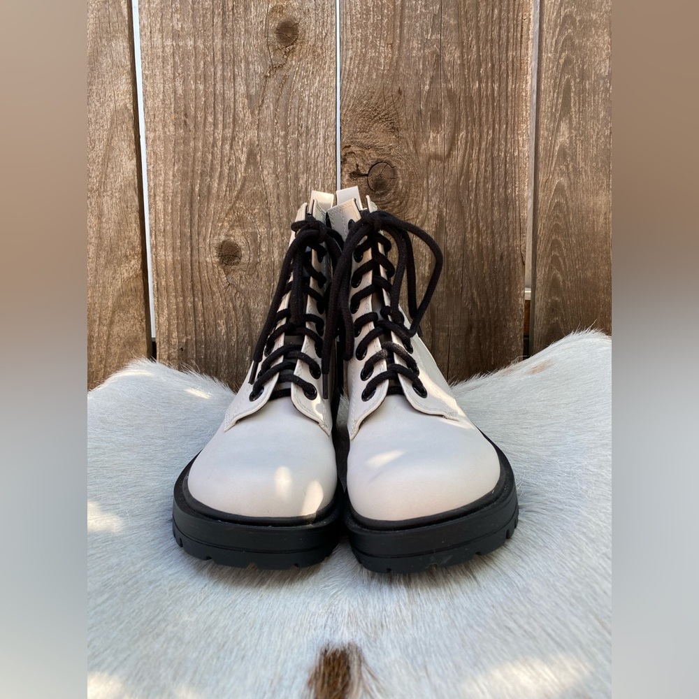 Soda white boot black lace tie up